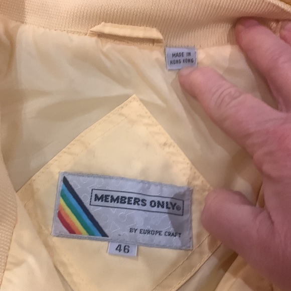 VINTAGE MEMBERS ONLY YELLOW JACKET - Picture 3 of 15